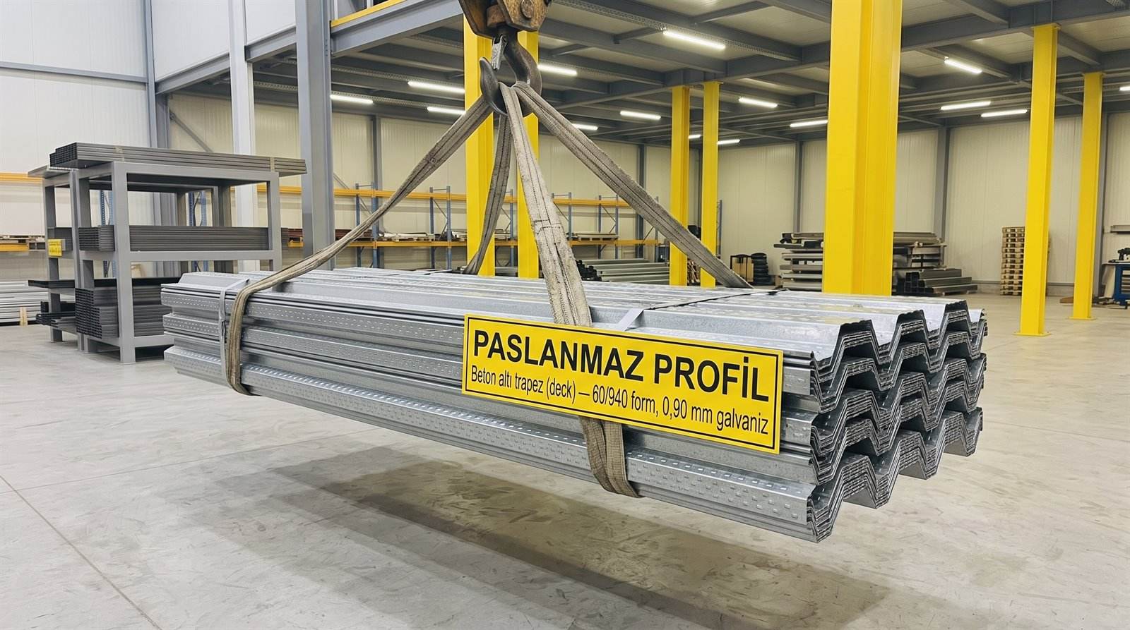 Beton altı trapez (deck) 60/940 form, 0,90 mm galvaniz, kapalı depoda palet üstünde