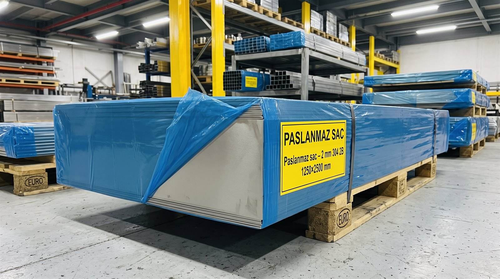 Paslanmaz sac 2 mm 304 2B, 1250×2500 mm, kapalı depoda palet üstünde